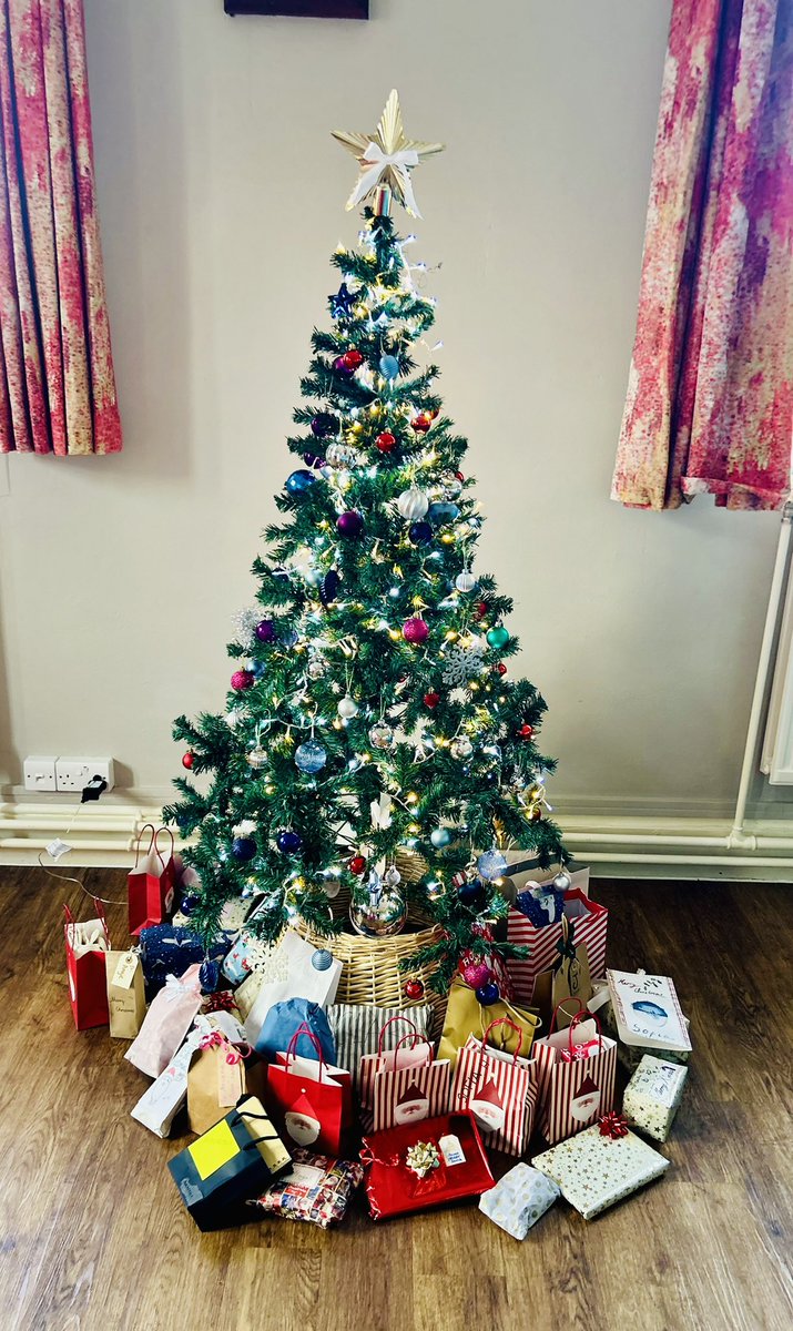 Were Secret Santa ready 🎅🏼 in School House @RoyalHighBath Very exciting evening of present giving to one another and they’ve all arrived under the tree! 🎁🎄🍬 #iloveboarding @GDST #familyforever