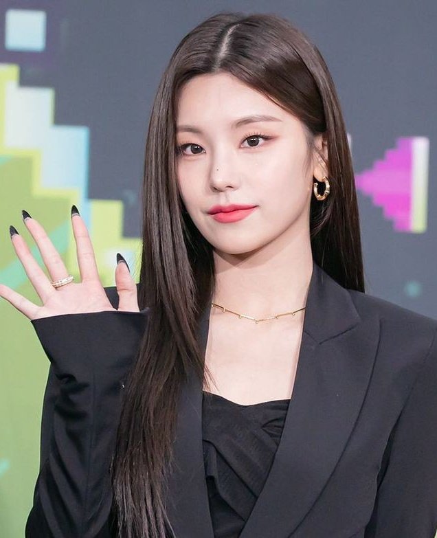 <a href="/GLITZYTALE/">𝐆LITZY</a> Terimakasih atas perhatiannya saya Pesiy selaku Master of Ceremony pada hari ini, izin pamit undur diri.

Selamat beristirahat dan sampai bertemu di kesempatan berikutnya 👋

감사합니다 여러분! 안녕히계세요.

#TheKidGraduation