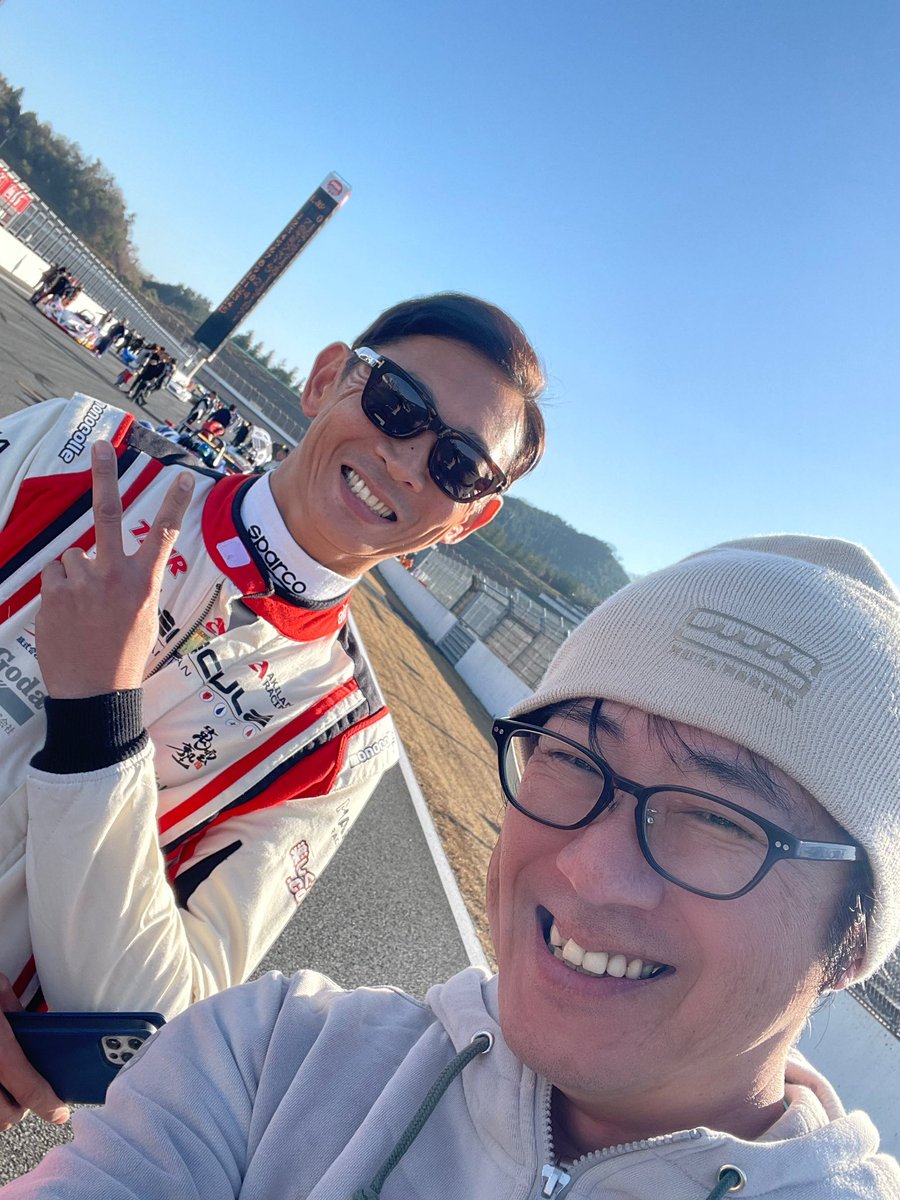 estrick48's tweet photo. Lotus Cup Japan 最終戦 茂木🚗💨
今年は忙しくて開幕と最終戦のみ参加。
同時開催レースには知人も多数で楽しい今年最後のサーキットに👍🏻
ダンデーな良平さん…パンキッシュな桂さん&amp;乗り過ぎ佐藤さん…プリチーな🍞さん…皆んなお疲れ様でした🙋🏻‍♂️
#LCJ #lotuscupjapan #LCI https://t.co/eckmWsUivE