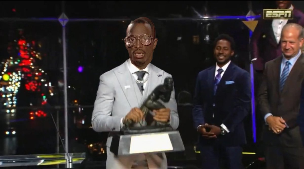 wsronmac's tweet photo. @RickeySmiley Congratulations on the Heisman!! https://t.co/zHRYMdFW32