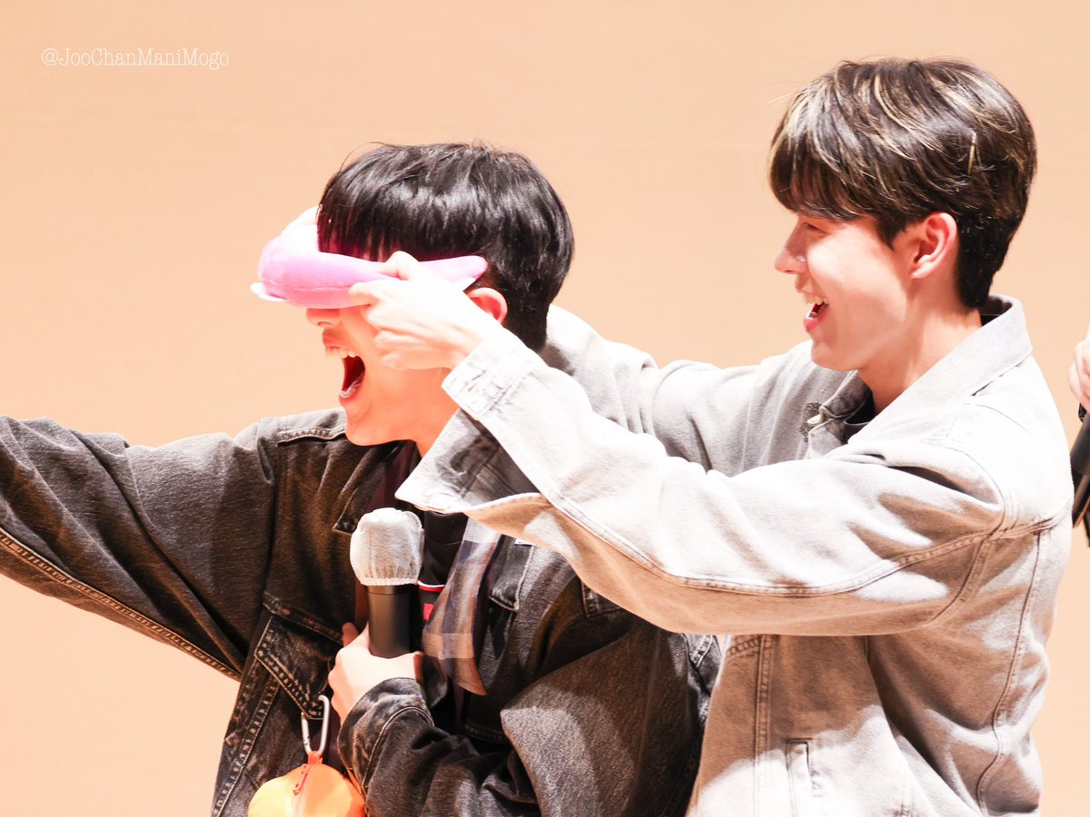 1110 케타포

동현이도 장난 칠줄 알아요~!

#골든차일드 #김동현 #동현 #홍주찬 #주찬 #GoldenChild #DONGHYUN #JOOCHAN