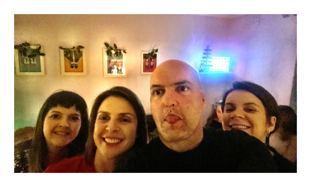 chrisjgore's tweet photo. christmas #smiles @adelecorcoran @debs0084 @jean.begley 😘😘😘🎄 https://t.co/HWHoBZzJQk