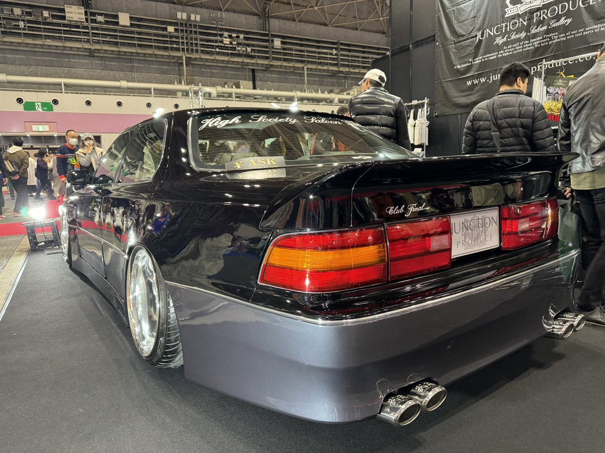 a4ryo's tweet photo. ジャンクションプロデュースに10セルシオフルエアロが展示されててびっくりしたわ

やっぱジャンクションプロデュースはカッコええよな
いわゆるVIPカー

この車両販売中やってちょっと購入を検討してもうたわ

#大阪モーターショー2023 
#ジャンクションプロデュース https://t.co/txiV5c6XBi