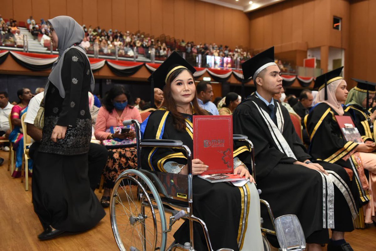 Today is not just the end of an academic journey; it's the beginning of a lifetime of learning. Congratulations on your graduation!' 🎓
Please share with us your graduation memories by tagging @MSUmalaysiaFBMP & the hashtag below🎓
#FBMPgraduation
#MSU_FBMP
#MSUrians
#msuconvo32