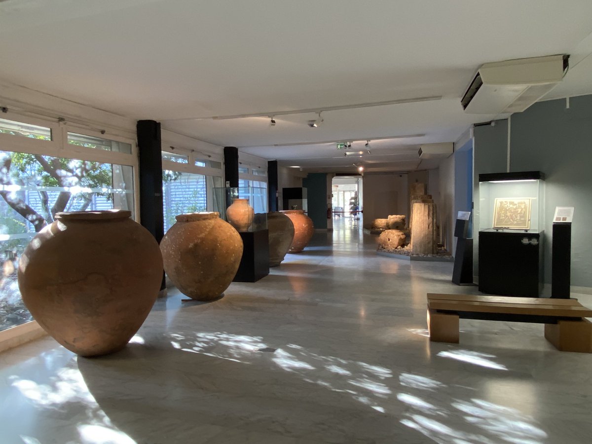 PepaMonteroM's tweet photo. @MuseeEphebe Una cápsula para el descenso de buceadores, ánforas romanas, estatuillas helenísticas, un #Eros, el #Efebo y cientos de objetos artísticos y utensilios de la vida diaria; en el @MuseeEphebe de #Adge #Francia https://t.co/EYXqEuVWJ2