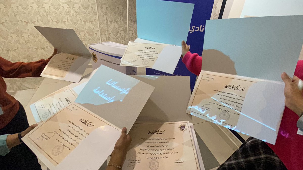 CyberhubTu's tweet photo. قدّم نادي الأمن السيبراني يوم الأربعاء محاضرة بعنوان " ما هو الأمن السيبراني؟ "  في مدارس الوطن الأهلية، وذلك لتوعية الطالبات بأهمية الأمن السيبراني و إطلاعهم على التحديثات الرقمية الجديدة، ويهتم النادي ب انتهاز هذه الفرص للتثقيف بالمحتوى الرقمي دائمًا. @alwatan_school https://t.co/B8tCgvTkh6