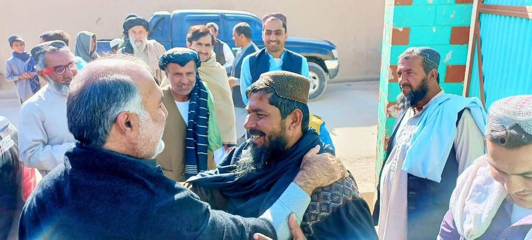 NaraazRahmat's tweet photo. عوامی نیشنل پارٹی کے صوبائی صدرقدرمن مشراصغرخان اچکزئی  اور ضلعی کابینہ آج عوامی نیشنل پارٹی حلقہ حسن ٹھیکدار میں حاجی اصغراشپز کے گھر امد ۔حاجی اصغراشپز کے جانب سے  چائے پارٹی کا بندوبست کیا گیا https://t.co/Xw1VGsVr1d