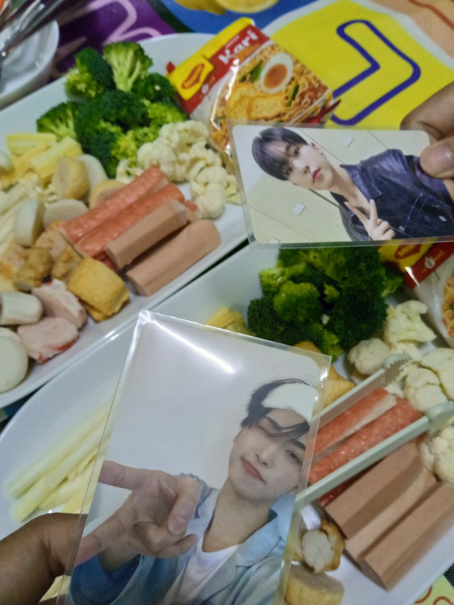 ct_dja's tweet image. Kito main masak-masak dengan abe abe harini, tiru abe ateez punya post sksksks

@ATEEZofficial #AteezStyle