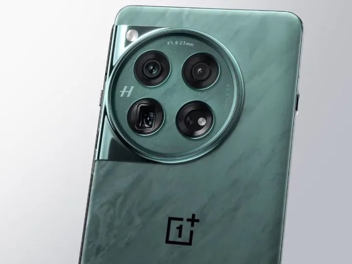Neil_Sarg's tweet image. Tell you what this OnePlus 12 in green has grown on me. It looks so good 👌🏼 OnePlus 12 is to be launched globally on January 23rd 👀 #OnePlus #OnePlus12 #OxygenOS