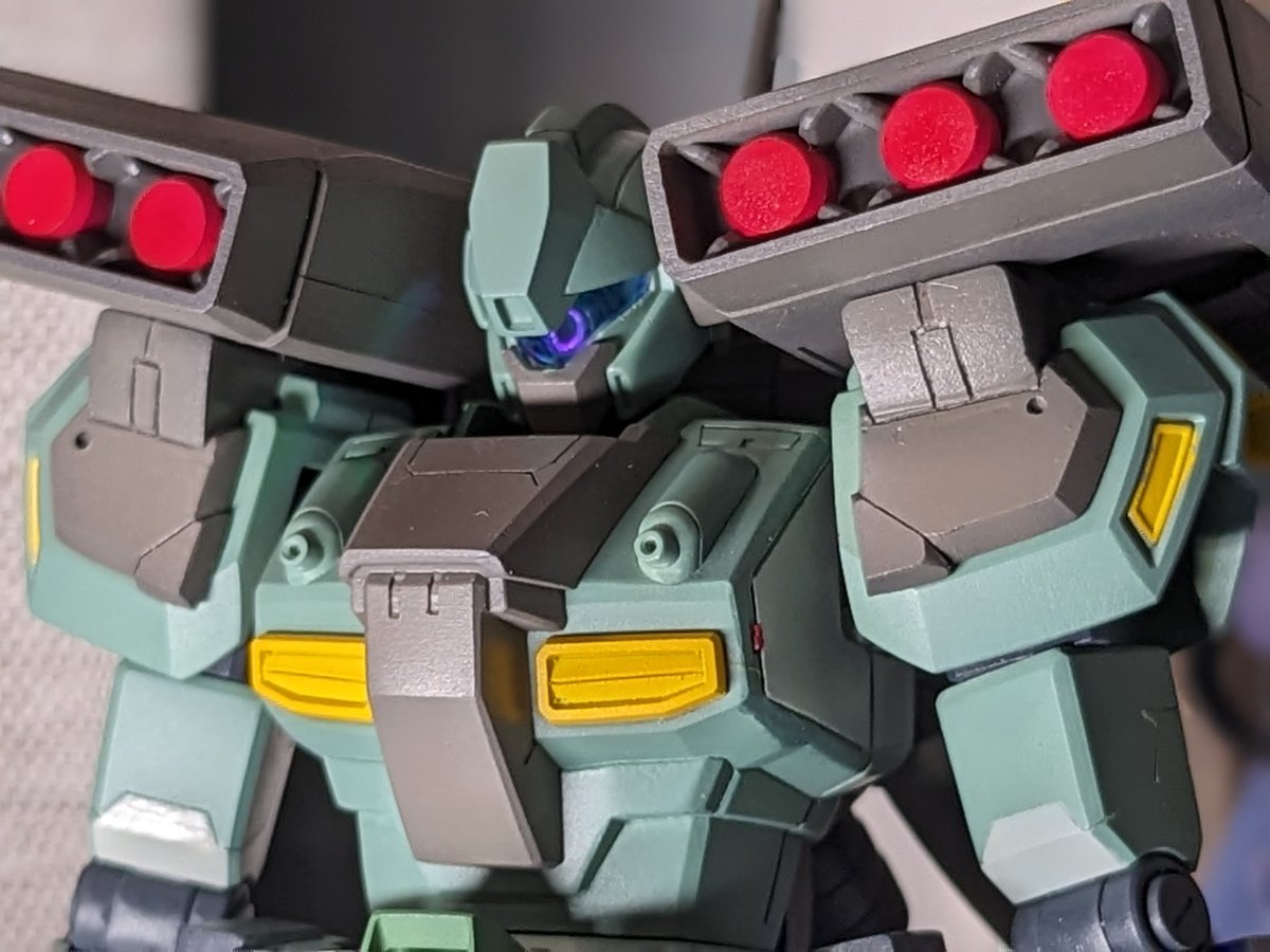 obantyo1's tweet photo. 顔面かっこいい
表面処理サボりすぎて傷が深い😏
#ガンプラ https://t.co/rBR2FkKikX