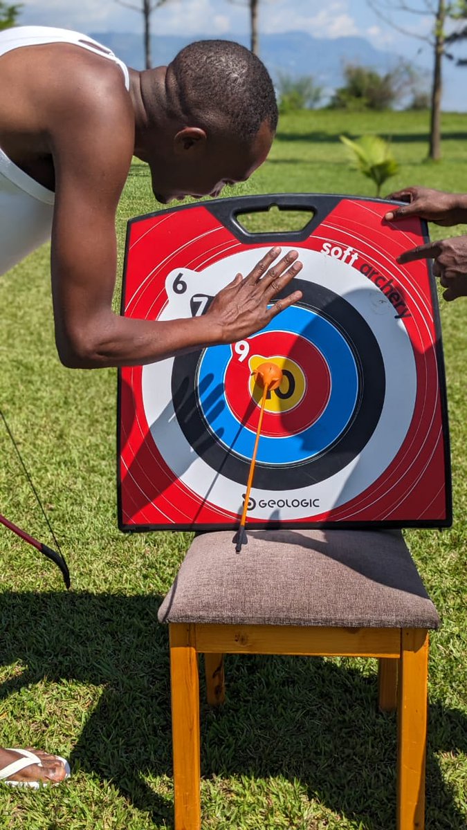 MaravillaResort's tweet image. 🎯 Have fun with archery at Maravilla Kivu! Aim at targets in nature. #MaravillaKivu #ArcheryFun
