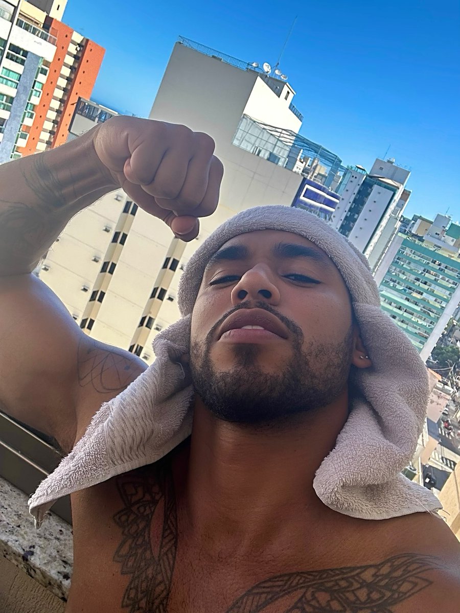 farley_xx's tweet photo. Habibi come to Brasil 😅🇧🇷 https://t.co/8kk1ur8ve0