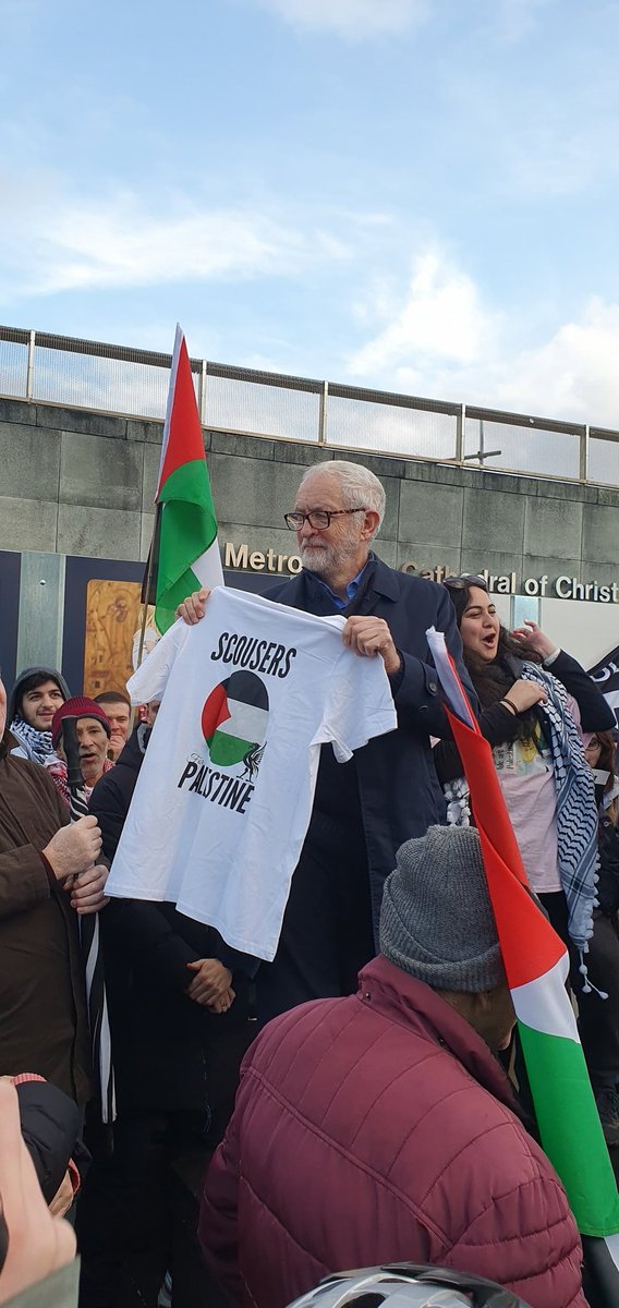 Honorary Scouser <a href="/jeremycorbyn/">Jeremy Corbyn</a> addresses the crowds before the demo today in Liverpool #CeasefireNOW #StopTheGenocide #PeaceForGAZA #PeaceForPalestine #ScousersForPeace