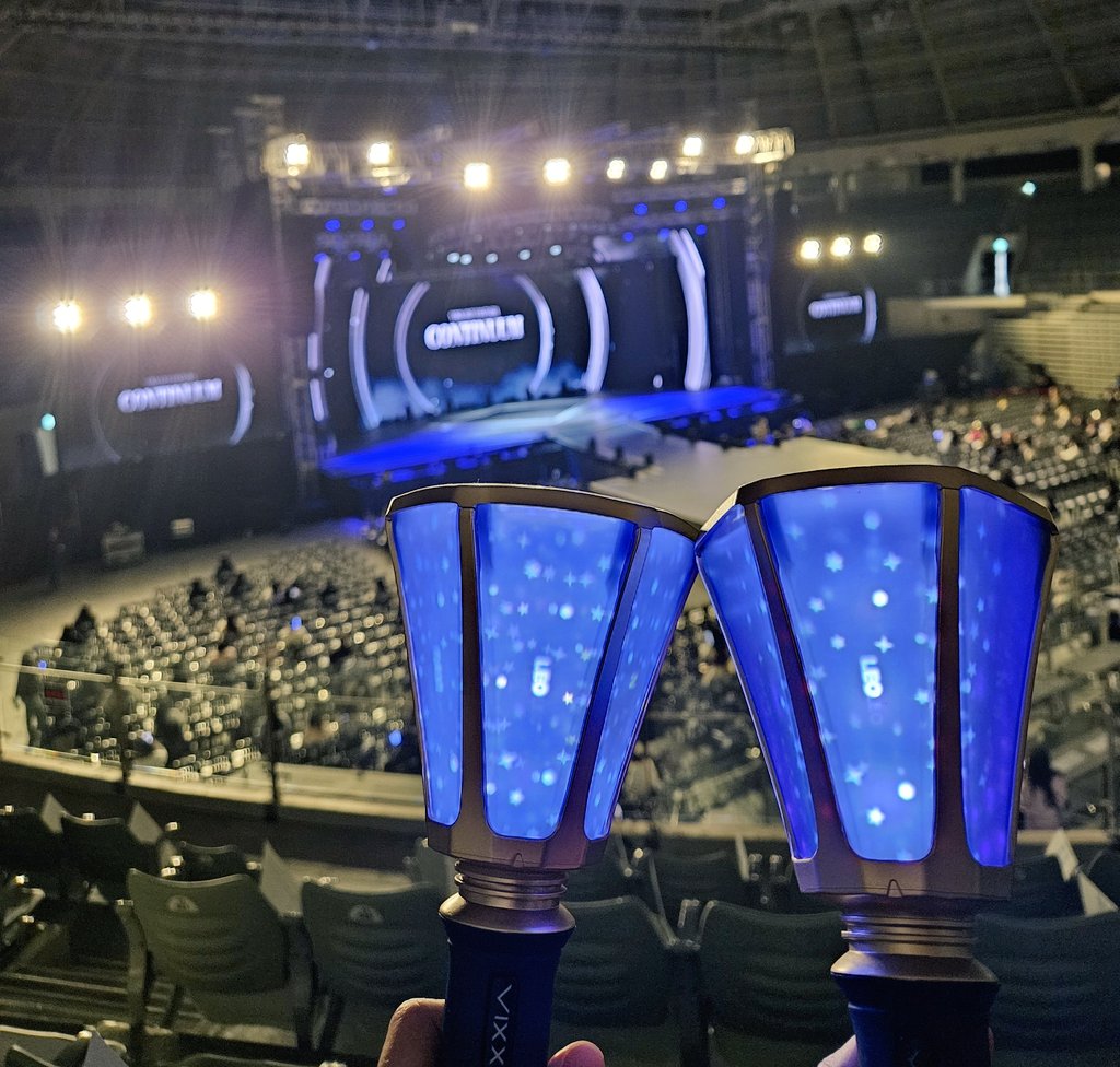 qndjd52's tweet photo. 표가 생겨서 아픈 와중에 갓다왓음🤧
암튼 재밋엇다 옛날노래 들으니 좋더라 https://t.co/5fFqD2kn2b