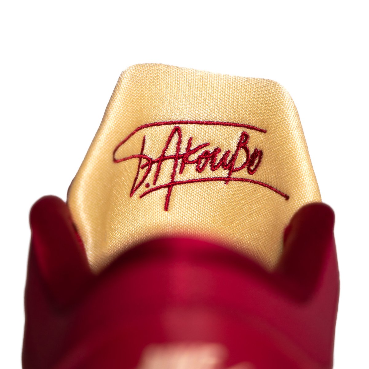 BasketCountry's tweet photo. FREAK 5 "ALPHABET BROS"
Los hermanos Antetokounmpo eran conocidos como “Alphabet Soup” en sus inicios por la complejidad de su apellido. Giannis no duda en jugar con el apodo en su nueva colaboración con Nike. 💪⛹👟
#Antetokounmpo #AlphabetBros #Freak5 #BasketCountry https://t.co/m0YsHKil1M