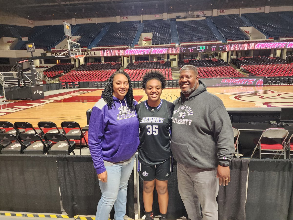 CoachWest502's tweet photo. A great  group of people came out  thanks to coworkers, family, and friends who came to support @MakiyaWest3 and her Asbury team yesterday vs. Bellarmine.  Thanks  to my team JCTMS in the building.  Just a few pictures.  @LarmeshiaW @AsburyWHoops https://t.co/6i6tpJP7tR