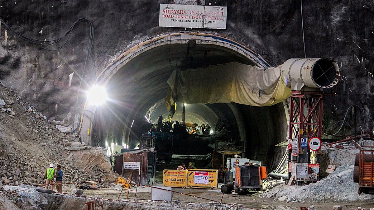 Ashishkulhari07's tweet photo. @avijeet_writes @Rajmalhotrachd 41 construction workers were trapped in a collapsed tunnel in Uttarakhand, India for 17 days.
Rat miners used the "rat hole" technique to rescue the workers..
#UPSC
#UPSC_INTERVIEW
@avijeet_writes and @Rajmalhotrachd https://t.co/AK2BwlE3fG