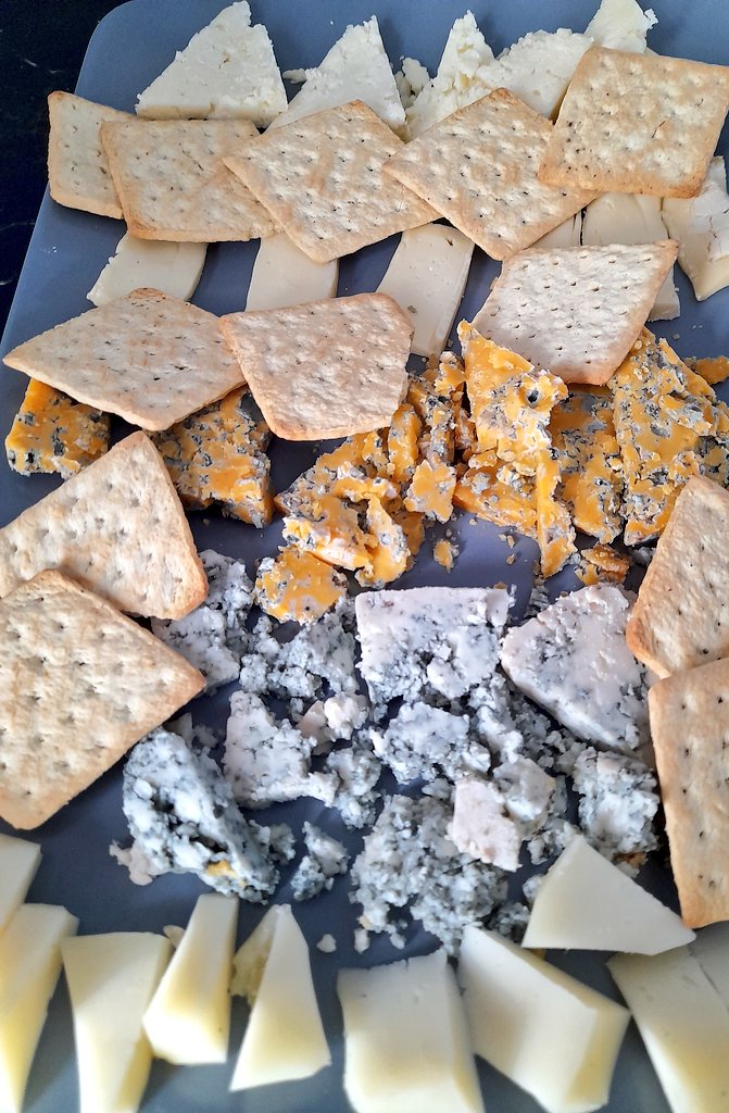 Asturhelen's tweet image. Quien bien te quiere te regalará quesos