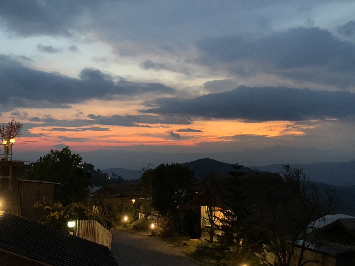 DuanRj's tweet photo. ❤️𝑴𝒚 𝒇𝒂𝒗𝒐𝒓𝒊𝒕𝒆 𝒄𝒐𝒍𝒐𝒓 𝒊𝒔 𝒔𝒖𝒏𝒔𝒆𝒕.🌅
ถ่ายรูปพระอาทิตย์ตกที่ดอยช้างเชียงรายมาฝากนะคะพี่อิ่ม…สู้ๆกับทุกวันค่ะพี่อิ่ม✌🏻
#sunset #nofilter #nature #travel 
#doichang #chiangrai #thailand #landscape 
@aim_theerarat อยากเจอพี่อิ่มนะคะ🫠 https://t.co/vweE9dk3TR