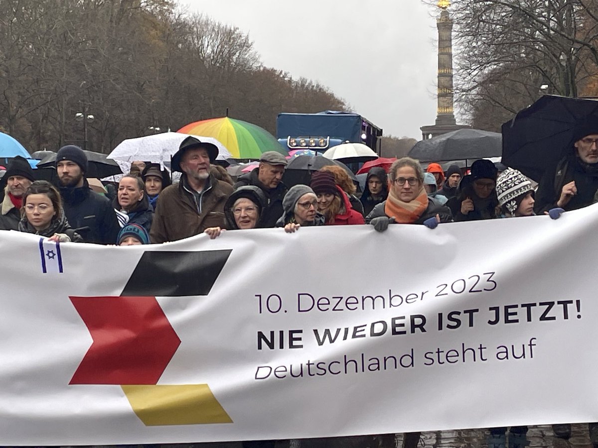 Nie wieder ist heute. Jetzt. Jetzt gilt es, gelebte Solidarität mit einem glasklaren Signal ins Land zu verbinden.  #Antisemitismus, #Rassismus und #Fremdenfeindlichkeit? Nicht mit uns!
𝗗𝗶𝗲 𝗜𝗺𝗺𝗼𝗯𝗶𝗹𝗶𝗲𝗻𝘄𝗶𝗿𝘁𝘀𝗰𝗵𝗮𝗳𝘁, 𝗱𝗲𝗿 𝗭𝗜𝗔, 𝗶𝘀𝘁 𝗱𝗮𝗯𝗲𝗶.