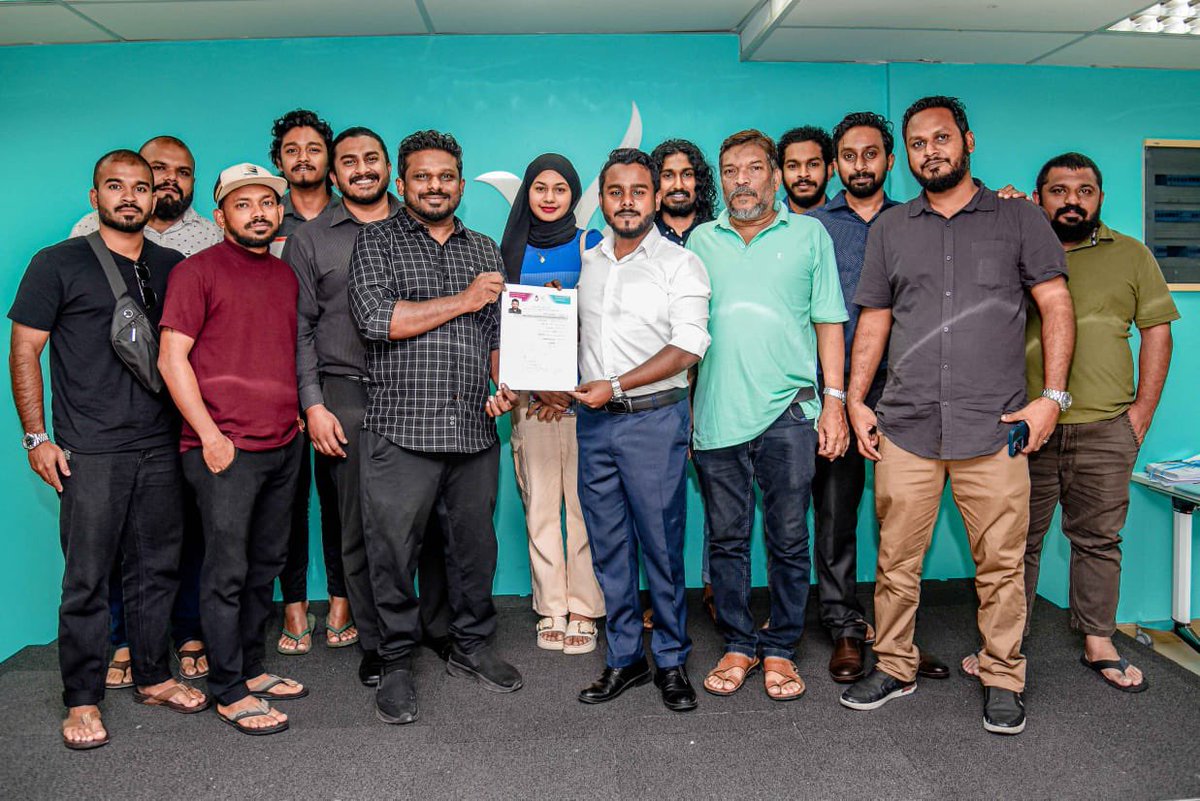 xdiffyx's tweet photo. މިއަދު ޕީޕީއެމް-ޕީއެންސީގެ ފަރާތުން މަޖްލިސް ޕްރައިމަރީގައި މައްޗަންގޯޅި އުތުރު ދައިރާއިން ވާދަކުރެއްވުމަށް މއ. ވާދީގޭ އަލްފާޟިލް ޢަބްދުالله ޒިފާން ޒާހިދު (ޑިފީ) ފޯމު ހުށަހަޅައިފި.
#ZuvaanunGeMachangolhi
#Diffy2024
#TeamDiffy
#DhiveheengeRaajje https://t.co/Jli7FP2Gzl