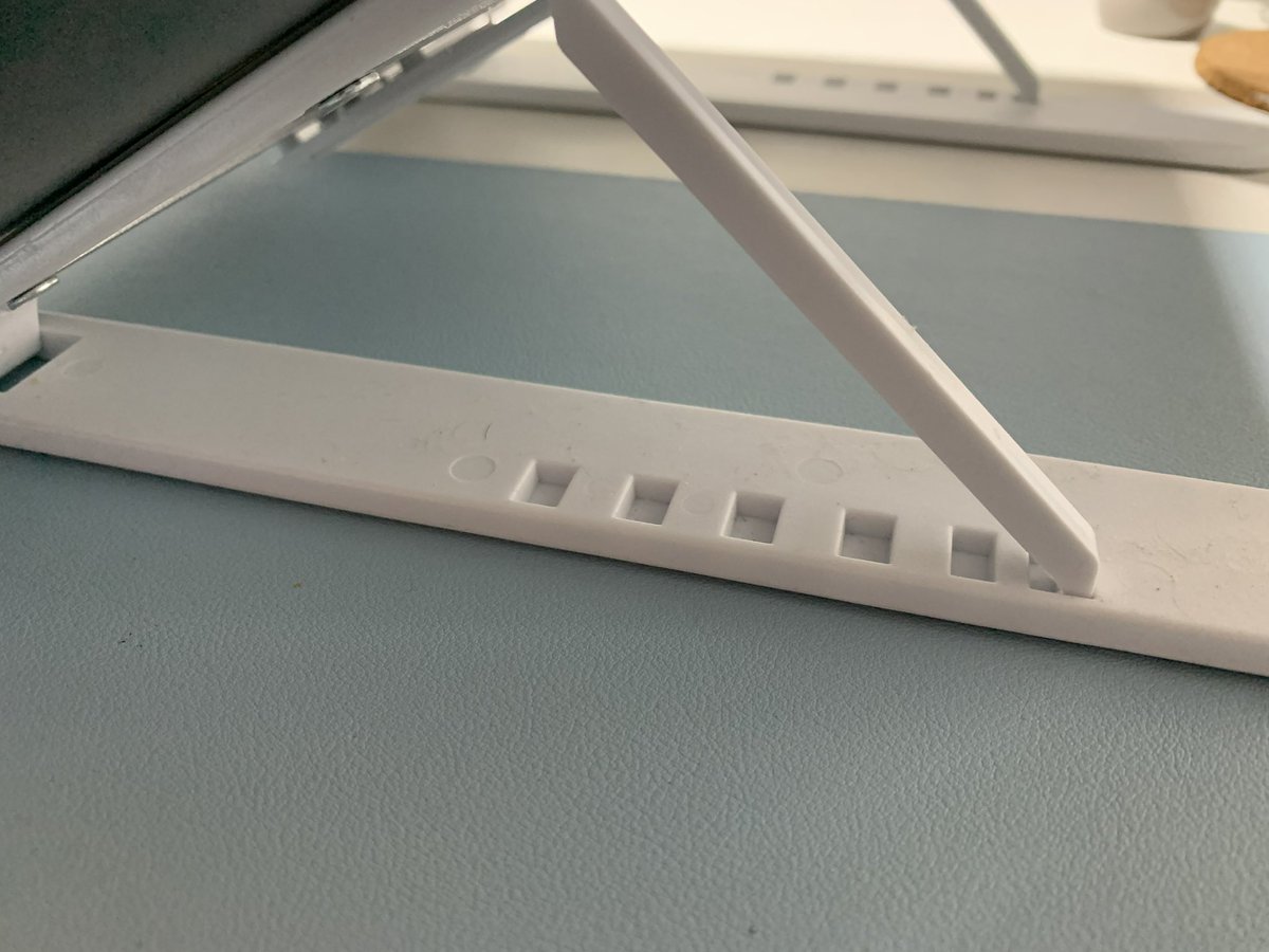 neobluerabbite's tweet photo. ส่งต่อที่ตั้งโน๊ตบุ้ค notebook macbook laptop stand 
ราคา 70฿ รวมส่ง✨ (ซื้อมา 120฿)
.
✅สภาพดี วัสดุพลาสติก ปรับได้หลาย���ะดับ รับน้ำหนักได้ดี ไม่โคลงเคลง #ที่ตั้งโน๊ตบุ้ค #ที่ตั้งnotebooke #laptopstand #ส่งต่อของ #notebook #อุปกรณ์เสริมmacbook #ตามหา https://t.co/Vt4jcQhscZ