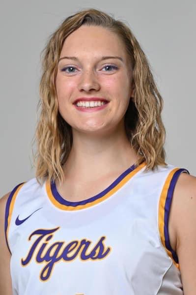 <a href="/BrooklynM24/">Brooklyn Marshall</a> nets 16 with 7 rebounds in a game against Roosevelt of Chicago. Keep up the great work, Brooklyn! 🏀

#MidProFam #NextLevelHoopers