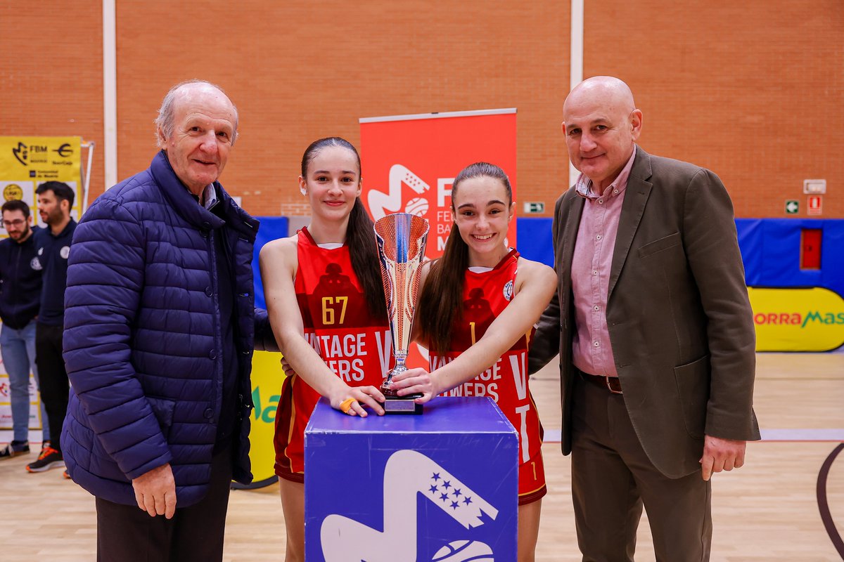 FBMadrid's tweet photo. Final cadete femenina #CopaAhorramas 
🥇 Campeonas: @cbalcobendas 
🥈 Subcampeonas: @CBJuanDeAustria https://t.co/rhx6QevK1E