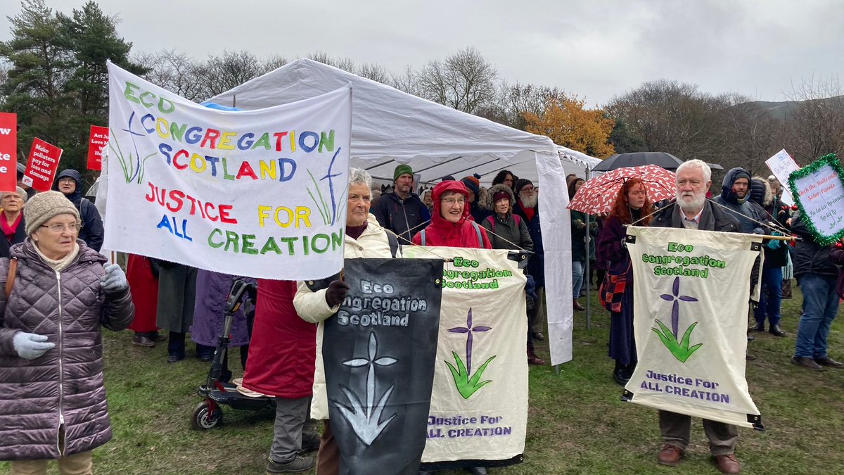 Thanks all amazing volunteers, inc Craigsbank Church in pic, at v rainy #COP28 #GlobalDayofAction #JusticeforAllCreation Great turnout for Morning Prayer thanks to @interfaithscot @edininterfaith @interfaithglasg @christianaidsco @CCA_Scotland #NowWeRise #ScotlandUnitedForAction