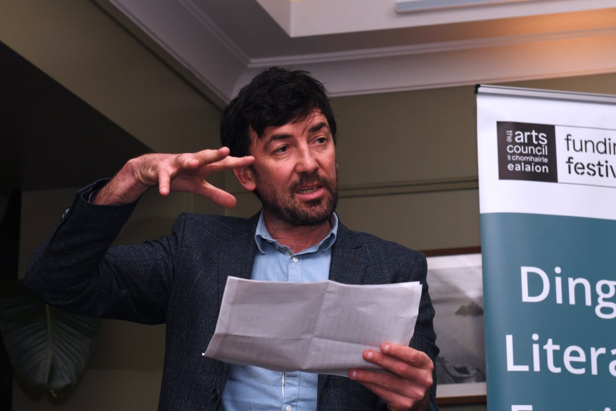 The brilliant @Buailtin told us the story of the man who traded a cow for a book despite the threat of poverty nipping at his heels at the #DingleLit23 festival launch!