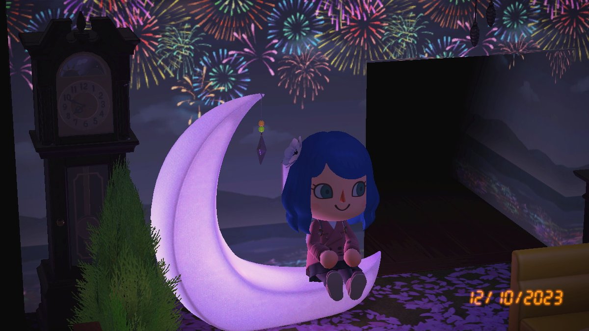 Arkaniaeh's tweet photo. On my island on 2023?!? Man, I forgot how cute my house was. With a surprise visit from a neighbor. <3
 #AnimalCrossing #ACNH #NintendoSwitch https://t.co/iYgpy2Ikyv
