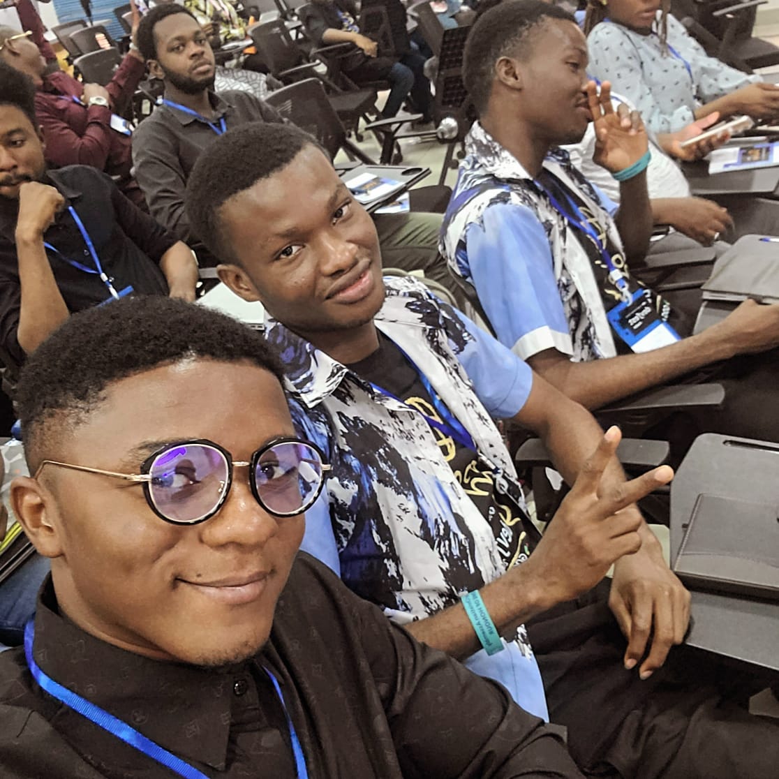 devcodex30079's tweet photo. well met a full stack developer
Meshach MTech
#DevFest2023 
#devfestasaba23 
#devfestasaba23 
#networking https://t.co/D2yNP2ObxU