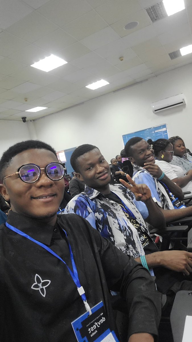 devcodex30079's tweet photo. well met a full stack developer
Meshach MTech
#DevFest2023 
#devfestasaba23 
#devfestasaba23 
#networking https://t.co/D2yNP2ObxU