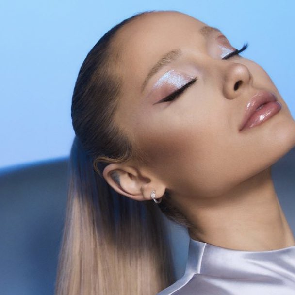 siteari's tweet photo. Seja bem-vindo ao siteari seu novo portal de informação sobre a cantora compositora atriz ariana grande https://t.co/dstzglVGfq