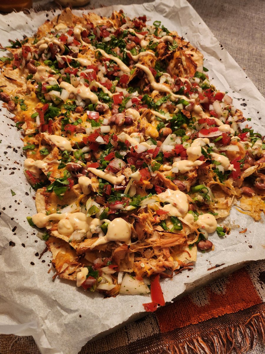 jimins_gemini's tweet photo. @sortedfood snacking along with slow cooked orange chicken nachos #snowwayout https://t.co/q5NAsmXy3M