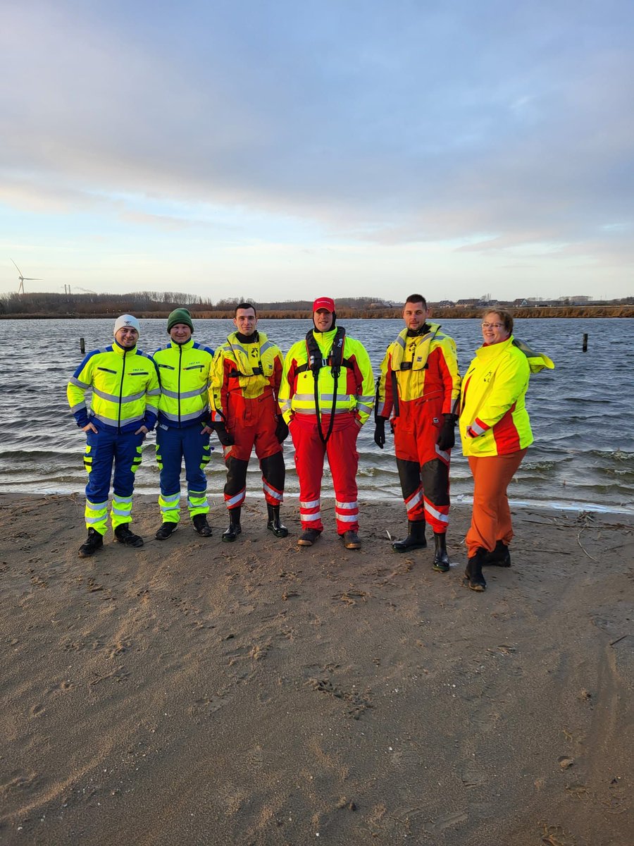VlaardingseRB's tweet photo. Vanochtend een mooie inzet gedraaid tijdens de @devlaardingsedip van @ijskracht.
Doormiddel van rust en techniek trotseerden de deelnemers het koude water.
@eventemergencyresponseteam, bedankt voor de samenwerking! https://t.co/TTddqGku5w