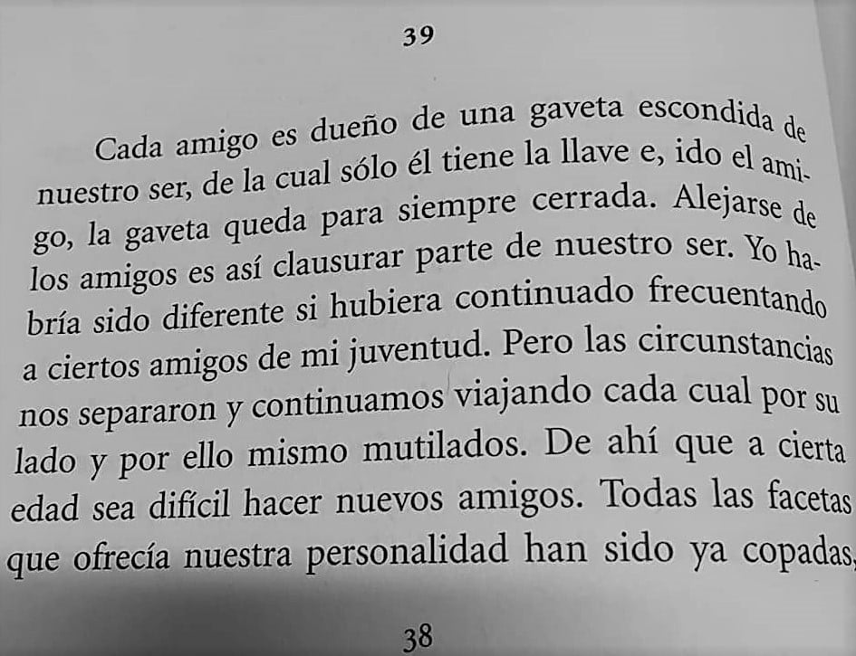 literlandweb1's tweet photo. "De ahí que a cierta edad sea difícil hacer nuevos amigos. Todas las facetas que ofrecía nuestra personalidad han sido ya copadas..."
"Prosas apátridas", Julio Ramón Ribeyro https://t.co/VVtNg25KCN