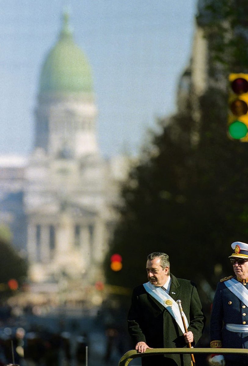 Hace #40Años volvía la democracia, como había vuelto muchas veces desde 1930, pero para que sea duradera, eran necesarios el coraje, la determinación, los principios y la capacidad de un #Alfonsin 
Por eso, y por mucho más #GraciasRaul

#DemocraciParaSiempre