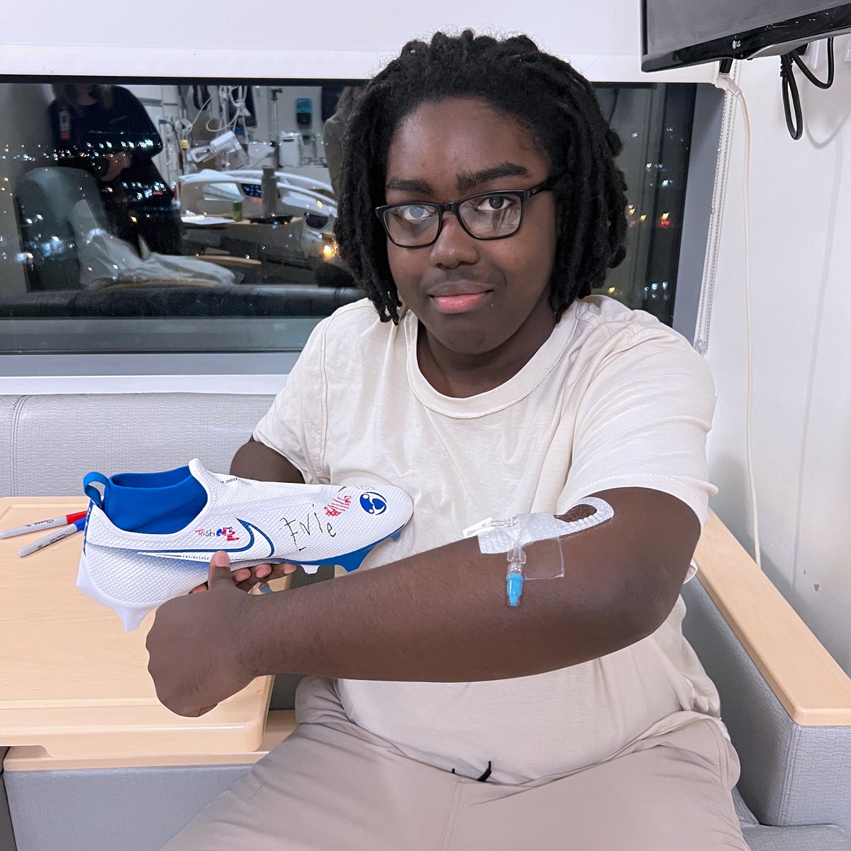 PatriciaAllenFd's tweet image. We are grateful to be chosen as @joshallenqb's charity of choice for the @NFL's annual My Cause My Cleats campaign!
17 (yep, 17!) patients signed their names on Josh Allen's cleats.
Make an impact today: ow.ly/LZiJ50Qgxqf