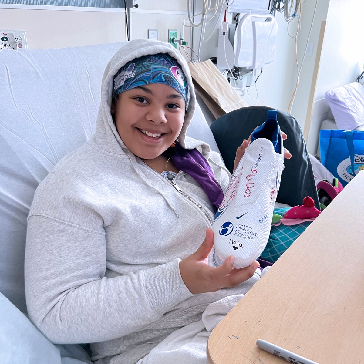 PatriciaAllenFd's tweet image. We are grateful to be chosen as @joshallenqb's charity of choice for the @NFL's annual My Cause My Cleats campaign!
17 (yep, 17!) patients signed their names on Josh Allen's cleats.
Make an impact today: ow.ly/LZiJ50Qgxqf