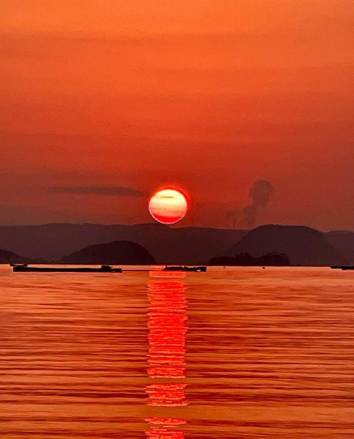 LordSTILL's tweet photo. #REDSUN: He be ADAMANT about his last incarnate vessel!!!! Makes our ETERNAL order have to reassess the whole "eternal life" in the physical conduit of mummification!!! Would yo #SOULenergy want yo mummy in the deformed kinda claw like hands of the #Siths??? Ask BIG BRO 😂😂 https://t.co/jLFg81pbGg