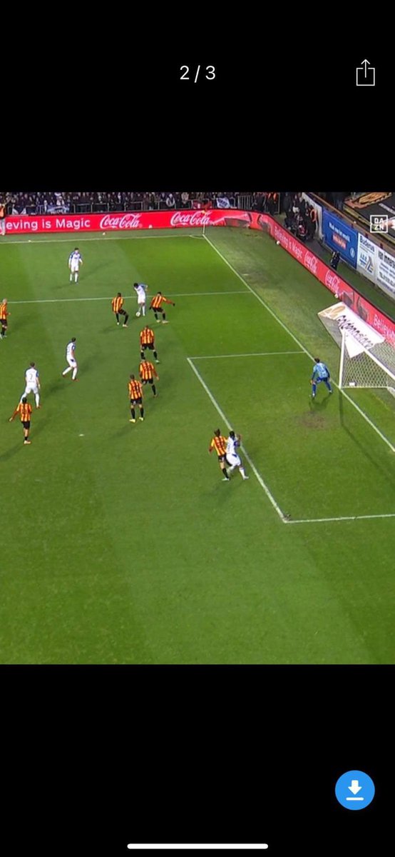 declercqhannel1's tweet photo. Hoe is dit zelfs buitenspel? 😡 #kvmclu https://t.co/lv3NBj9hMA