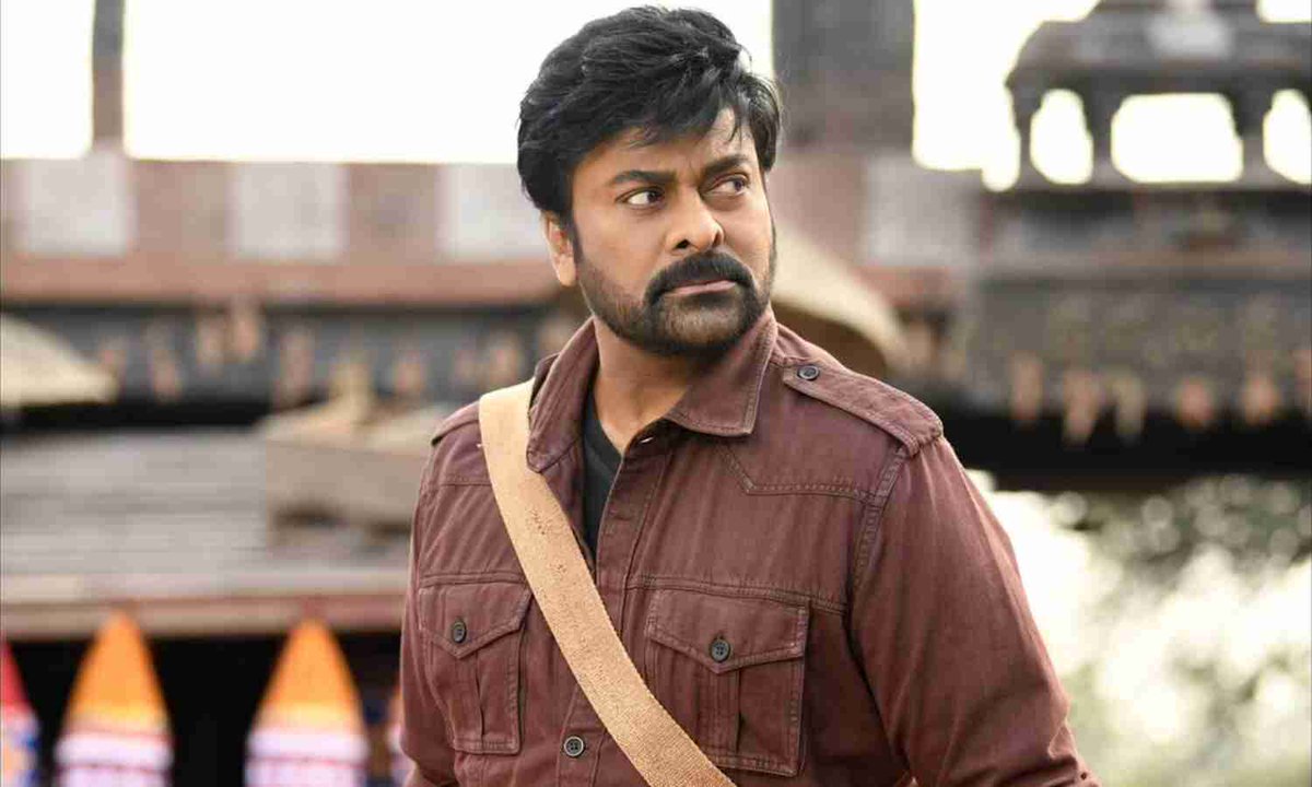 GulteOfficial's tweet photo. భోళా శంకర్ భారీ ఫ్లాప్ అయినప్పటికీ... మెగాస్టార్ పారితోషికం మరింత పెంచారే తప్ప తగ్గించలేదట. ఇటీవల ఆయనని కలిసిన ఒక అగ్ర నిర్మాతకు చిరంజీవి  కోట్ చేసిన అమౌంట్ తో షాక్ తగిలిందట. మెగాస్టార్ అసలు రియాలిటీలో లేరని చెప్పుకుంటున్నారు.
#Megastar #Chiranjeevi https://t.co/LfPNKnG3bH