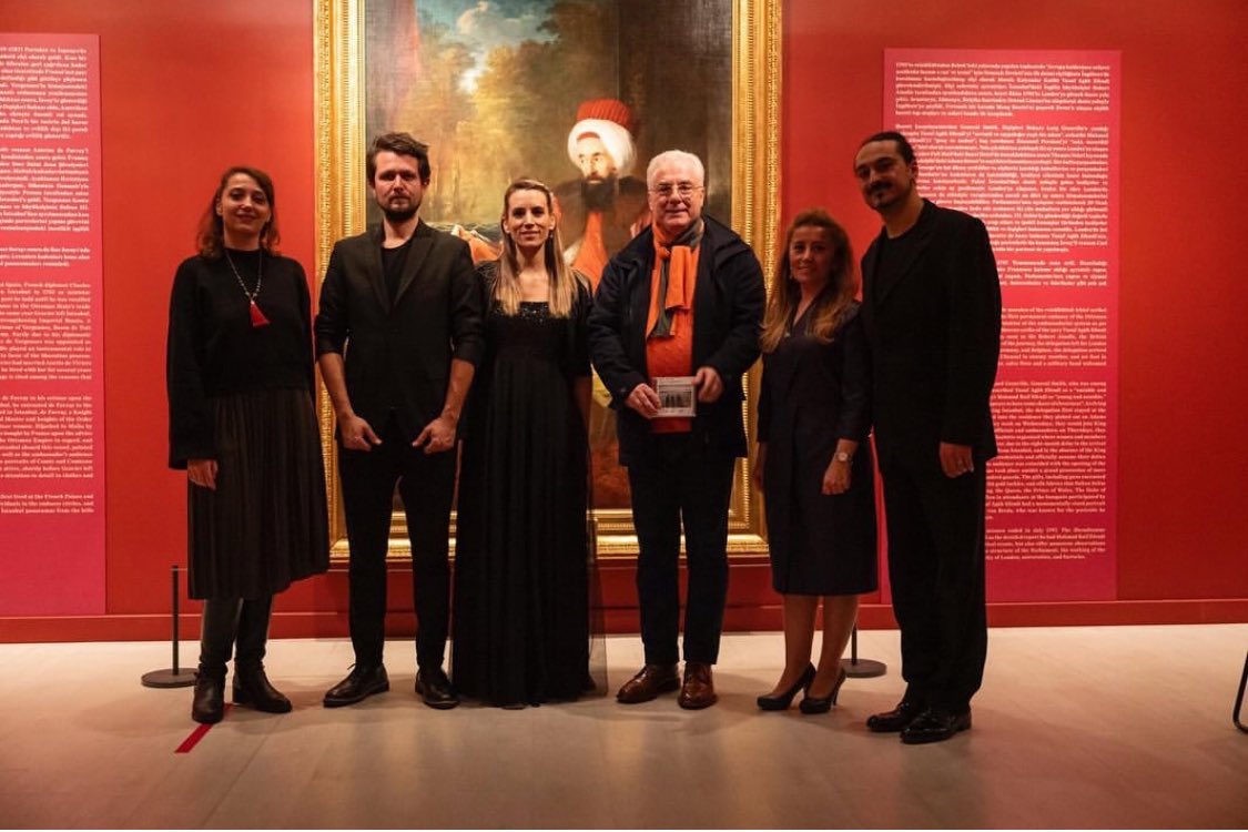 Değerli Özalp Birol bey ve tüm Pera Müzesi çalışanlarına ve tabi ki muhteşem organizasyonu ve ilgisi ile Nazan Ceylan hanıma sonsuz teşekkürlerimizle.. Pera Müzesi’nin bu şahane atmosferindeki tamamen dolu salonda siz değerli seyircilerimizle buluşmak çok güzeldi.