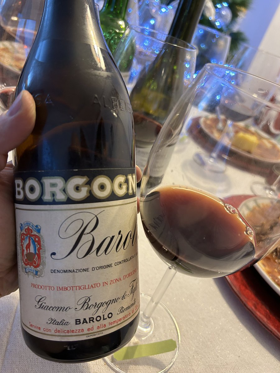 Barolo Borgogno 1985, from a blind taste with friends

Intense, mellow, full, round

Nebbiolo at its best

#italianwine