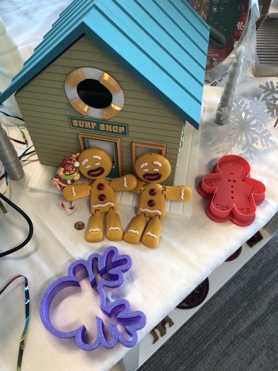 3DFilaPrint's tweet photo. Tim's daughter Isla wanted to give some #Gingerbread people out to all her friends instead of #Christmas cards this year!
#3DPrinted in @azurefilm3d #White @esun3dfilament #Gold @polymaker_3d #Polylite #Silk #Red
Get your #Festive #Filaments below!
🖥️https://t.co/GjsHjYYRA6 https://t.co/qBWliUkdRL