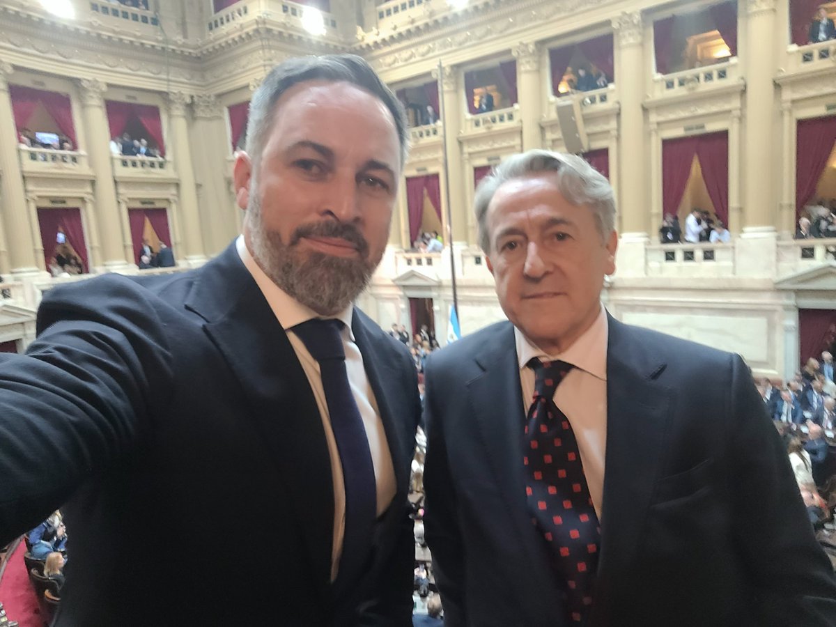 Santi_ABASCAL's tweet photo. En el Congreso de la Nación,  a punto de presenciar el juramento del cargo del presidente @JMilei
¡Cambio histórico en Argentina!
#BuenosAires https://t.co/k6dBOw30Kb
