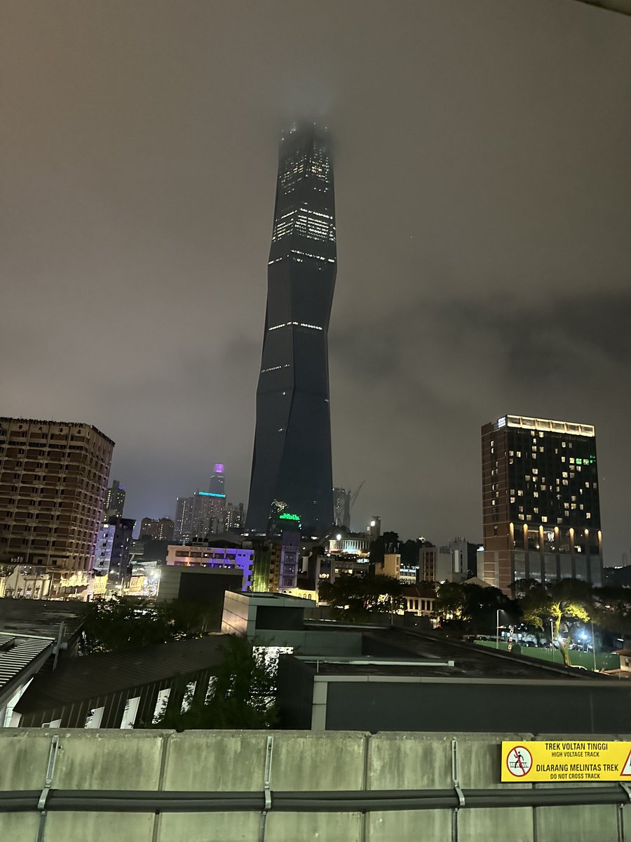 keethariq's tweet photo. Scraping the sky https://t.co/NGaTELDw0g