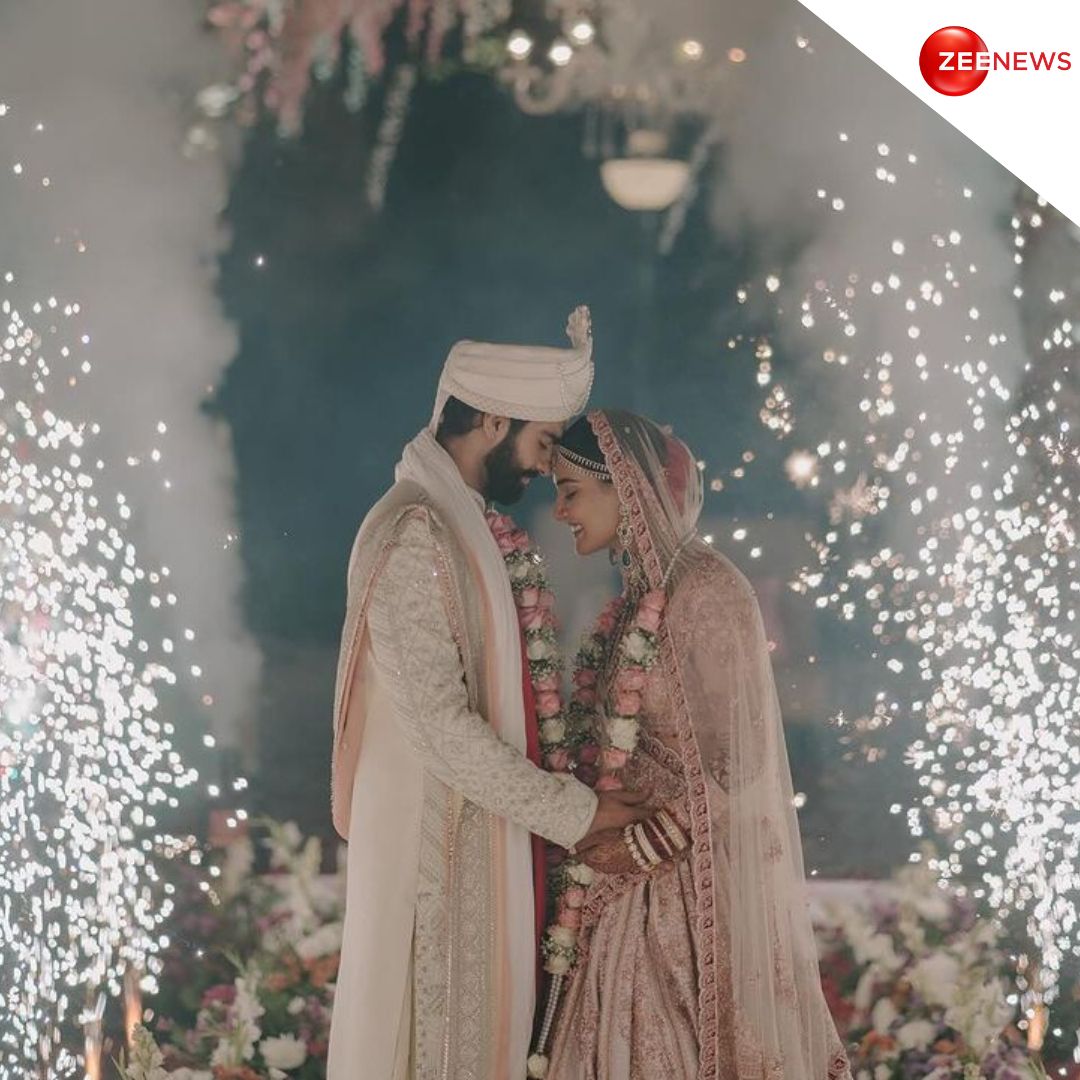 मशहूर डांसर और एक्ट्रेस मुक्ति मोहन अपने बॉयफ्रेंड और टीवी एक्टर कुणाल ठाकुर के साथ शादी के बंधन में बंध गईं हैं। कपल ने अपनी शादी की तस्वीरें सोशल मीडिया पर शेयर की है जिसमें पूरा परिवार झूमता नजर आ रहा है 

#bollywoodwedding #kunalthakur #MuktiMohan #AnimalActor
