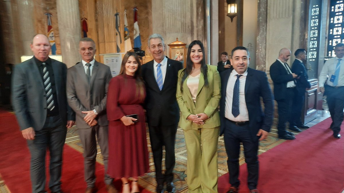 #AHORA <a href="/DiputadosAR/">Diputados Argentina</a> y <a href="/SenadoArgentina/">Senado Argentina</a> del <a href="/FRdelaConcordia/">Frente Renovador de la Concordia</a> presentes en #AsuncionPresidencial <a href="/Arce_Carlos_/">Carlos Arce</a> <a href="/DecutRojas/">Sonia Rojas Decut</a> <a href="/drfernandezok/">Carlos Alberto Fernández</a> <a href="/albertoarruaok/">Alberto Arrua</a> <a href="/colovancsik/">Colo Vancsik</a> <a href="/ruizyamilal/">Yamila Ruiz</a>